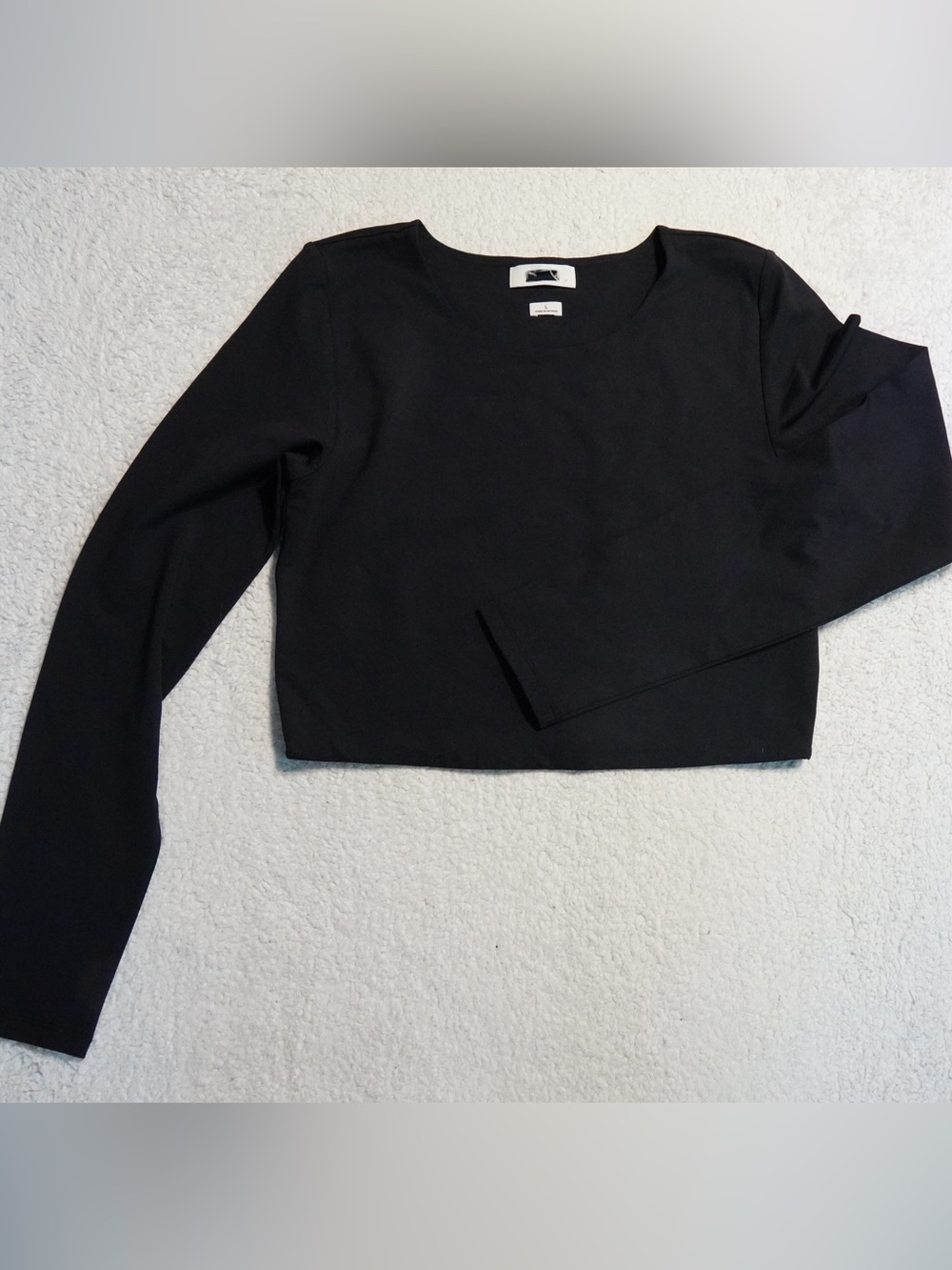 Babaton Aritzia Countour Black Cropped Long-Sleeve top L Crew neck